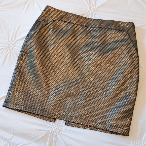 Max studio metallic bronze textured mini skirt. Size 8 - Picture 1 of 11